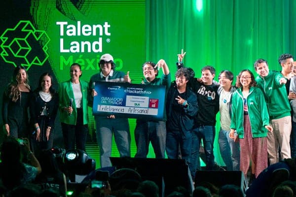 Equipo Inteligencia Artesanal, ganador del track Coppel
