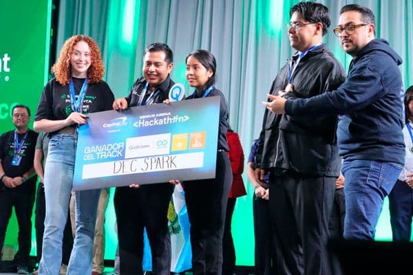 Equipo DEC Spark, ganador del track Qualcomm