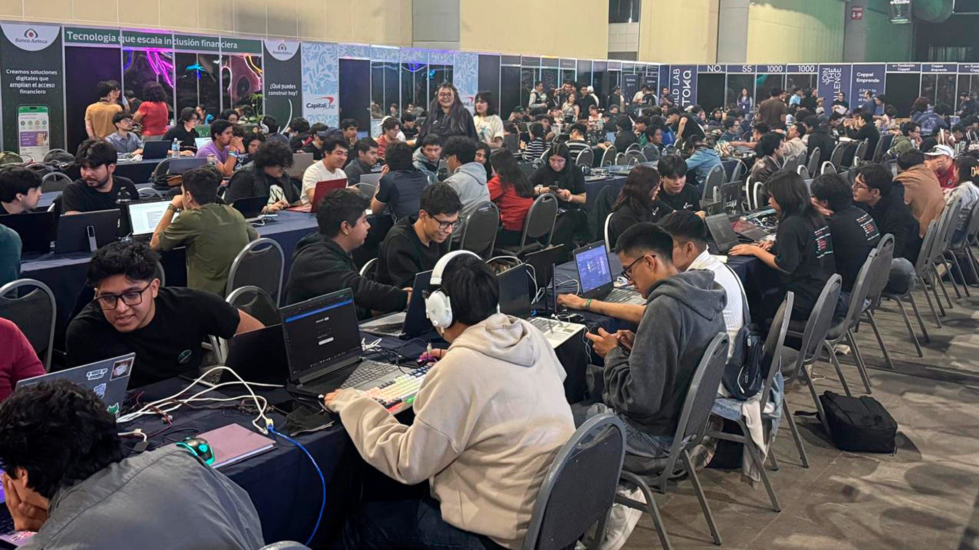 Sala llena en Talent Hackathon 2026